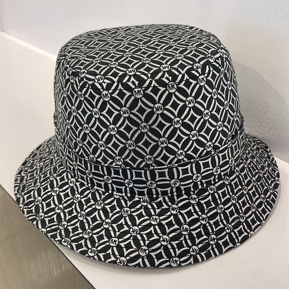 Michael Kors Women’s MK Logo Jacquard Bucket Hat
Black 
NWT - Picture 12 of 16